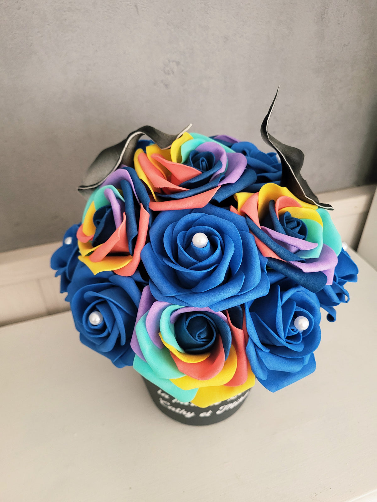 Pots funairaire avec des fleurs multicoleurs