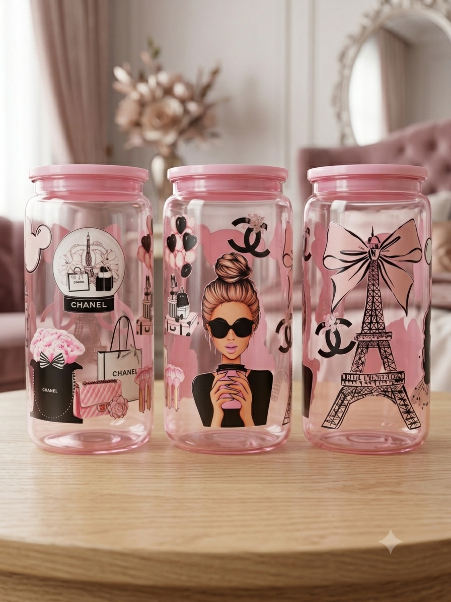 Gobelets en plastique avec paille