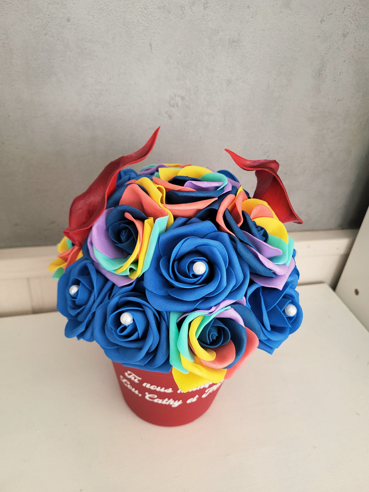 Pots funairaire avec des fleurs multicoleurs