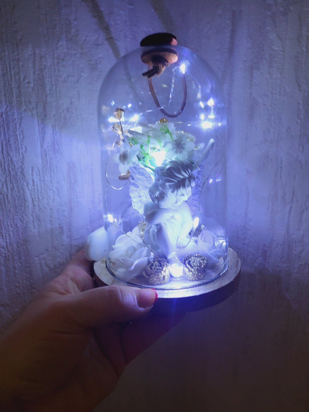 Cloche avec un ange pour l'intérieur